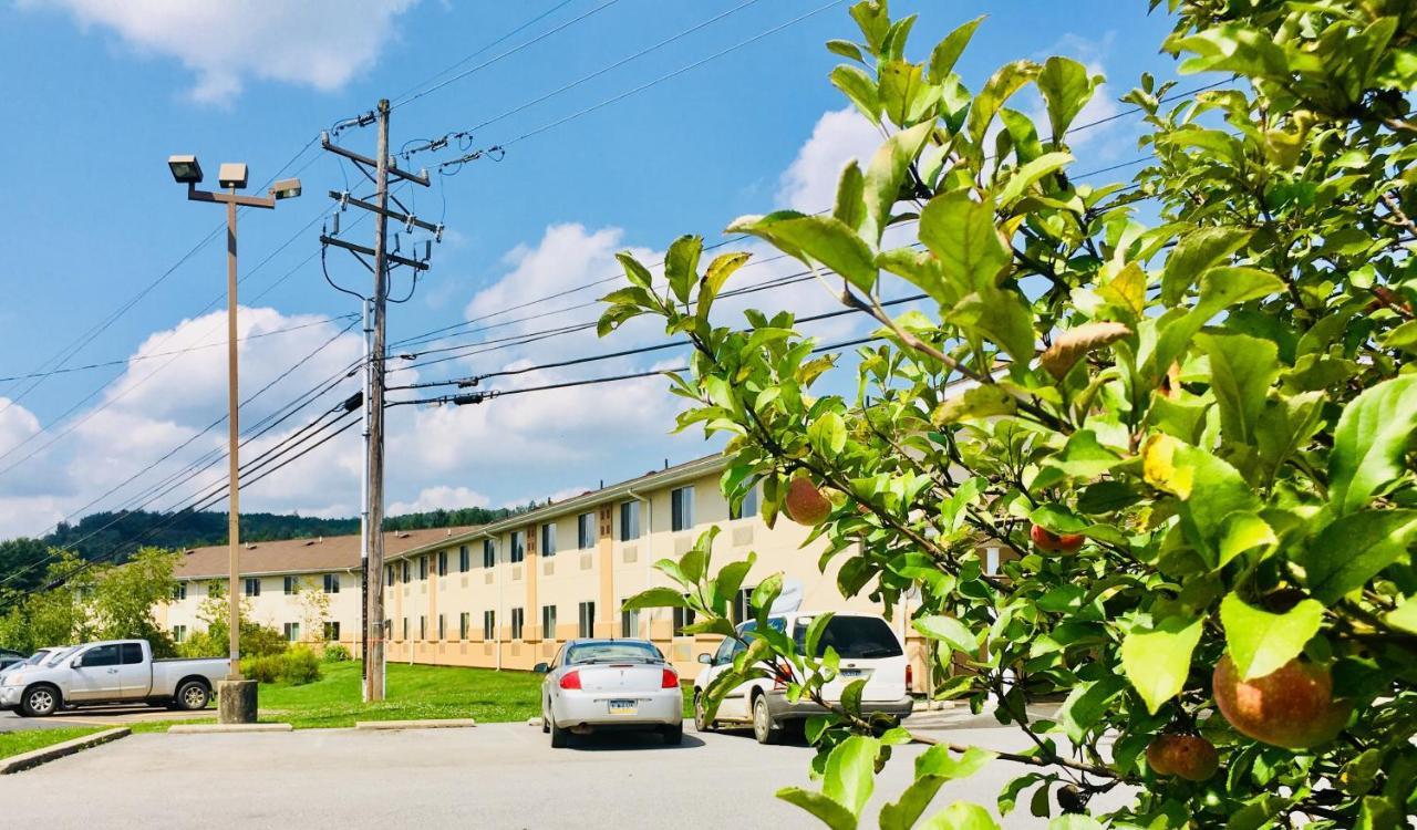 Super 8 By Wyndham Clearfield Motel Exterior photo